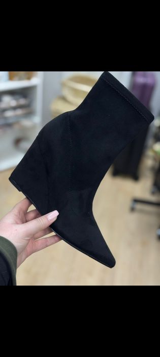 Продам. Полусапожки новые замша