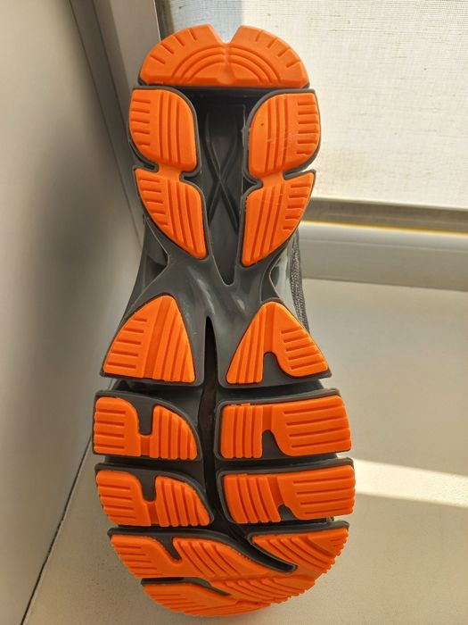 Продам Кроссовки