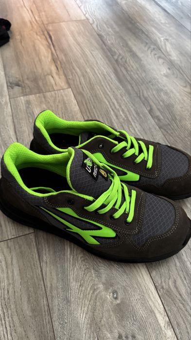 Adidasi U-Power cu protectie