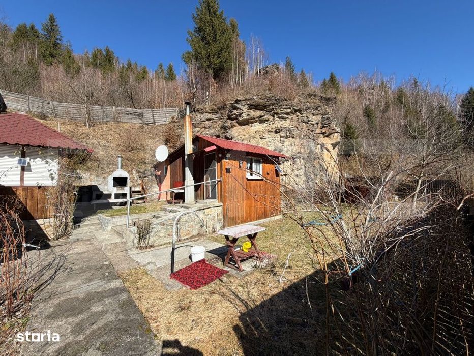 Casa de vacanta si teren intravilan, 425 mp, Valea Ierii