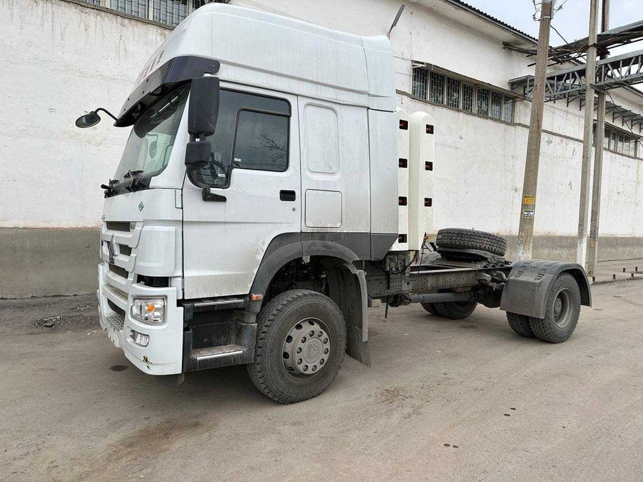 Тягач HOWO  4х2 на метан газ