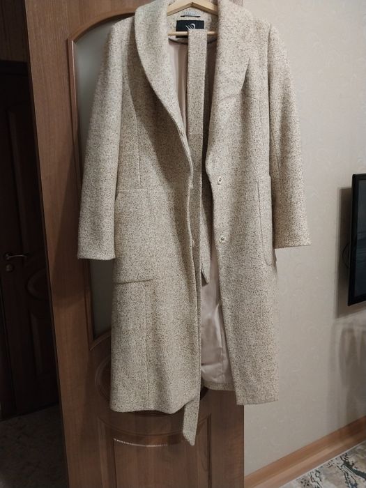 Продаю пальто весна-осень