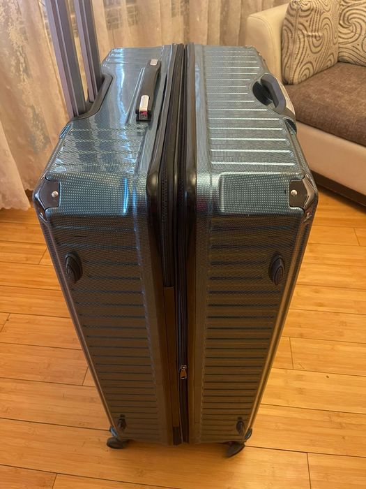 Чемодан новый большой