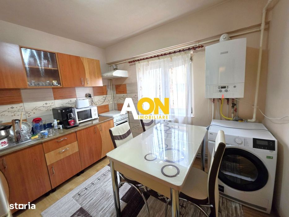 Apartament 3 camere, 2 bai, decomandat, etaj 3, Cetate, zona Stadion — fotografia 3
