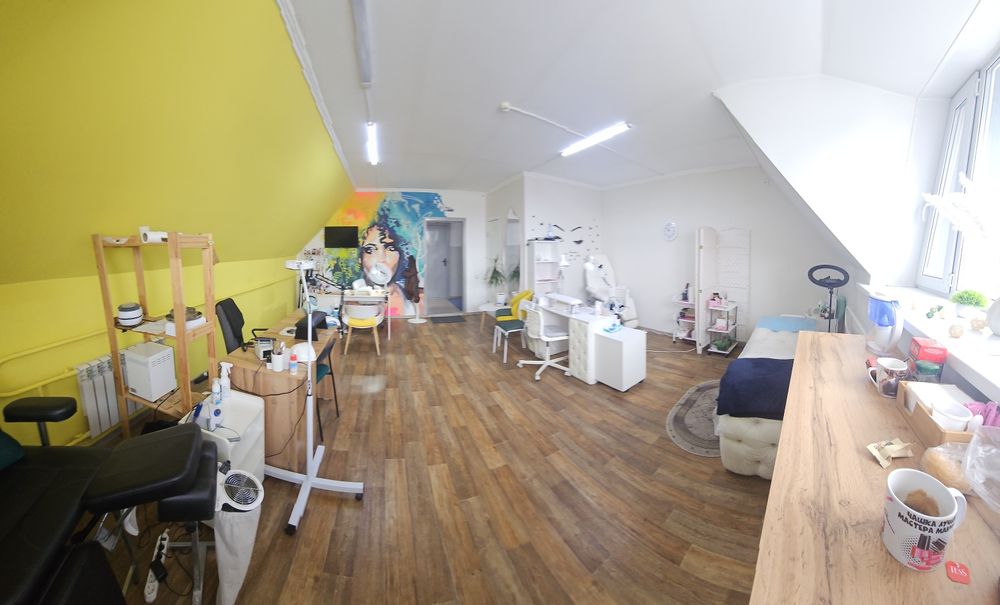 Сдам кушетка и стол мастера маникюра