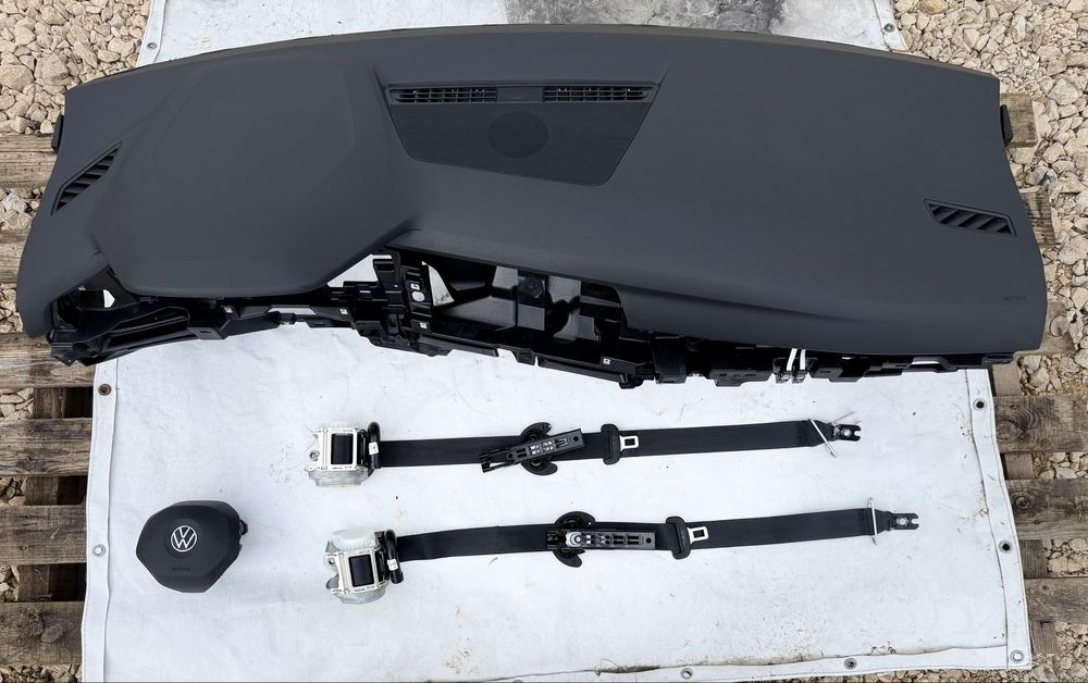 Арматурно Табло с Аербег ОРИГИНАЛНО / GOLF 8 V||| 2021г. ГОЛФ 8 / 2бр. Предни колани / Аербег Волан / Airbag