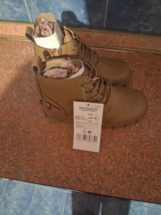 Кафяви детски боти