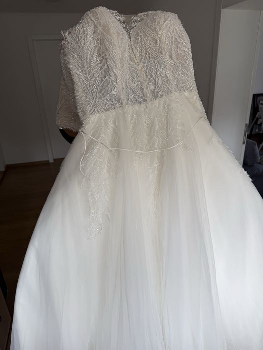 Булчинска рокля принцеса М-Л размер с мъниста и тюл + подарък воал