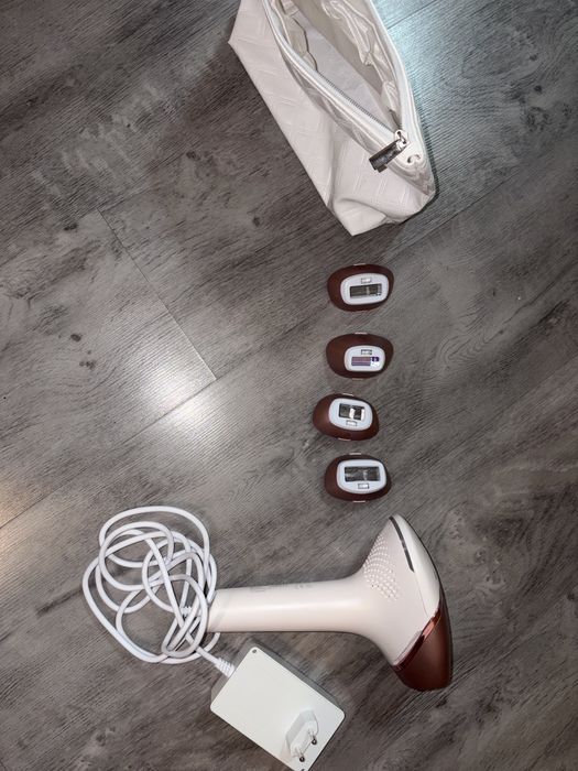 Epilator IPL Philips Lumea Seria 9900 BRI977/00