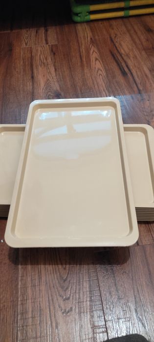 Продам подносы..