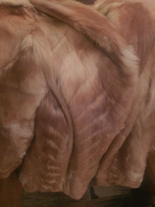 Haina de blana naturala,vulpe,stare foarte buna.Marime L/Xl 700 de lei