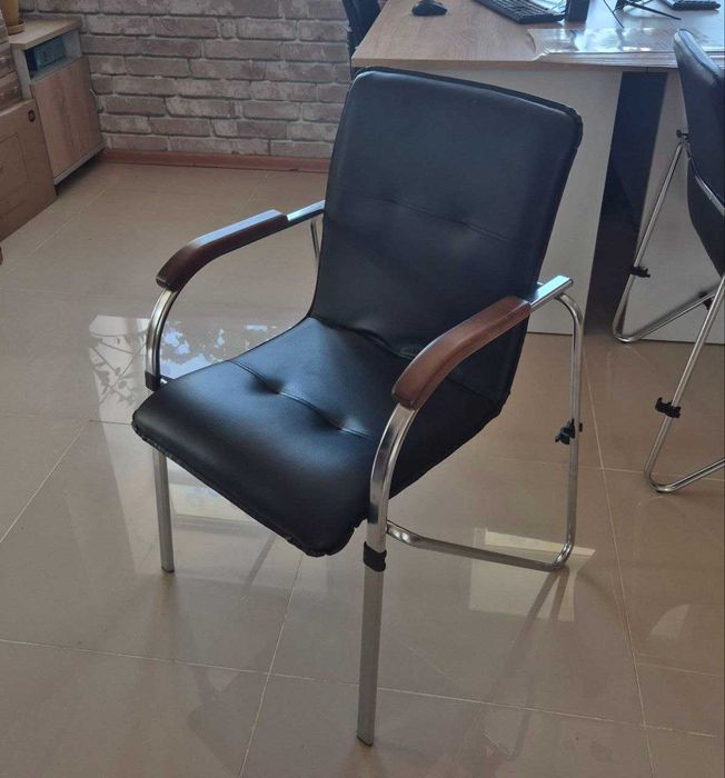 Продам НОВЫЕ офисные стулья.