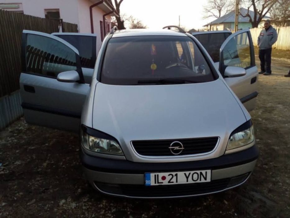 Vând Opel zafira