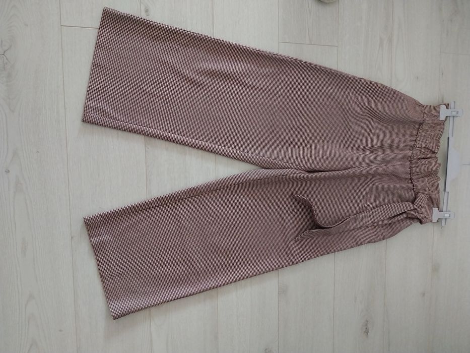 Pantaloni largi Zara