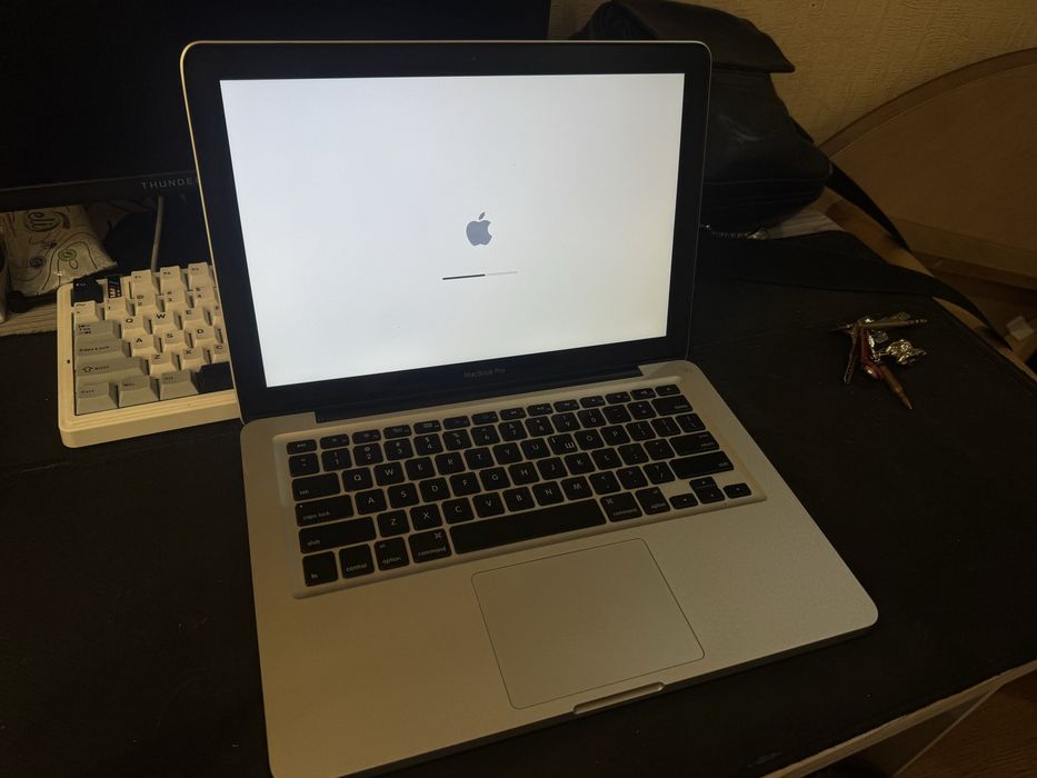 Продам Apple MacBook Pro 13