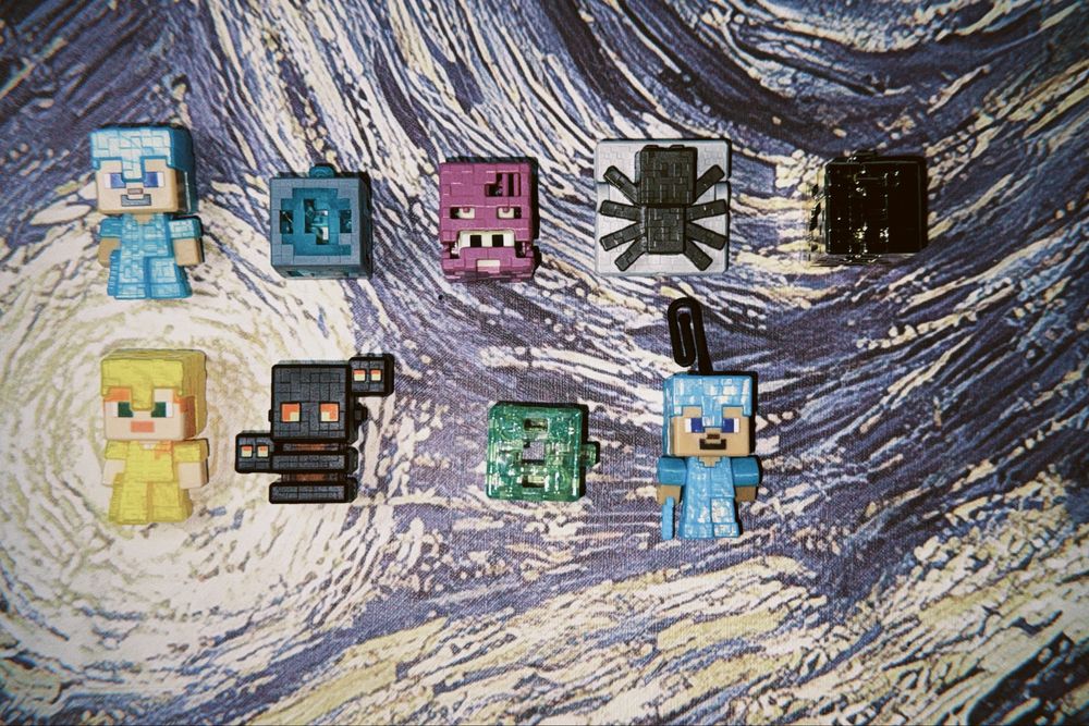 Продам Майнкрафт фигурки из Киндера. Kinder Minecraft.