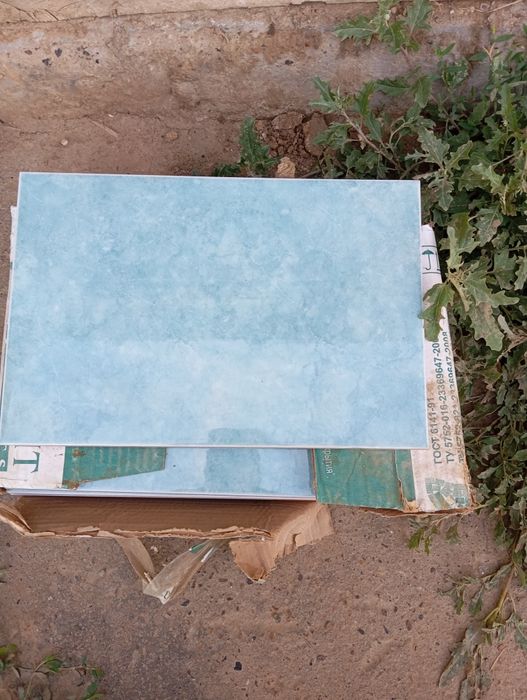 Есік. Кафел. Айна. ДМБ. Форма. Сатылады.