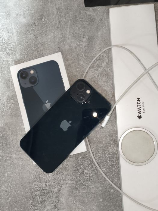 Iphone 13 и часы.