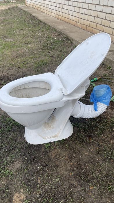 Унитаз для ремонта. Б/у