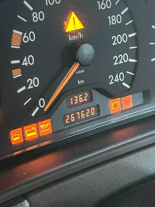 Продавам MERCEDES E200 Бензин/Газ