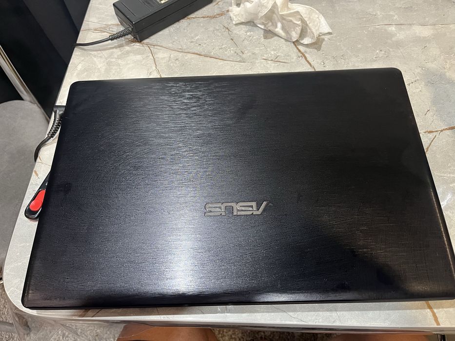 Ноутбук Asus.