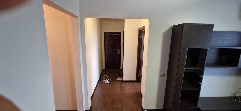 Închiriez apartament 2 camere mansarda.