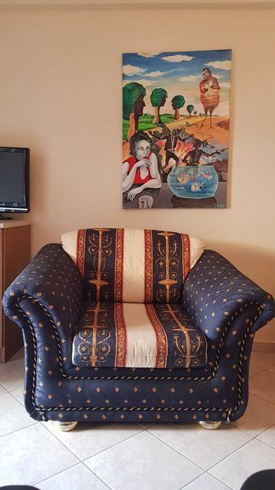 Продавам фотьойл Versace. Стилен ефектен и много удобен.