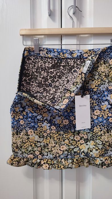 Fuste NOI 40 lei Missguided/BERSHKA