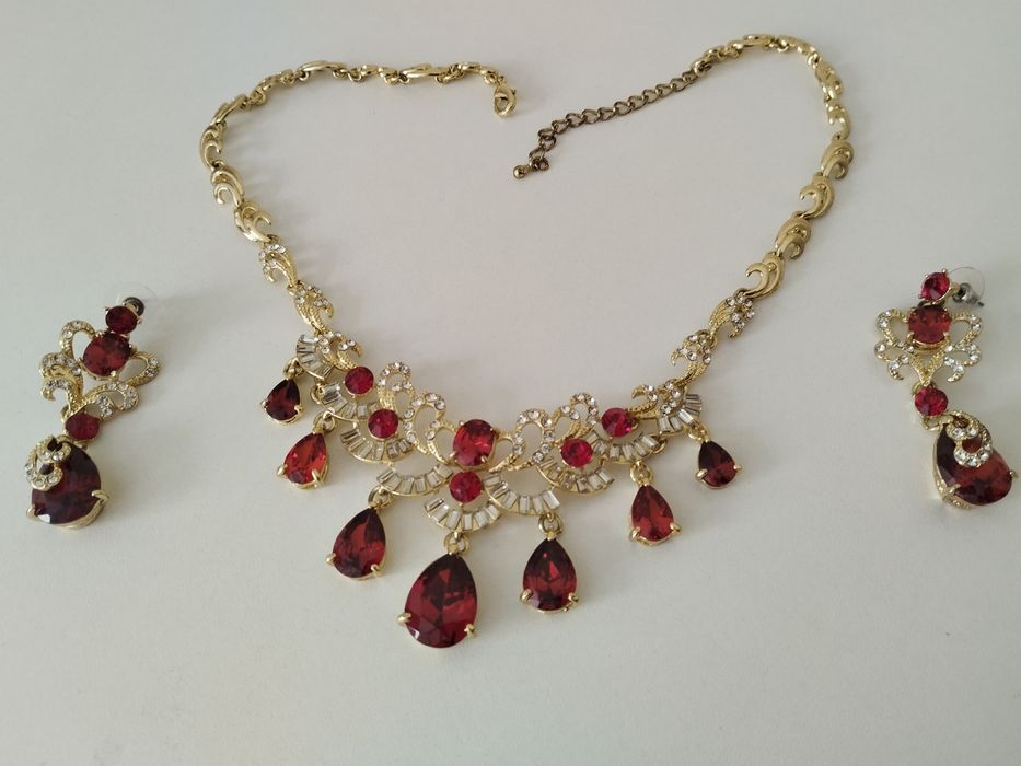 Набор, Колье и серьги с камнями сваровски