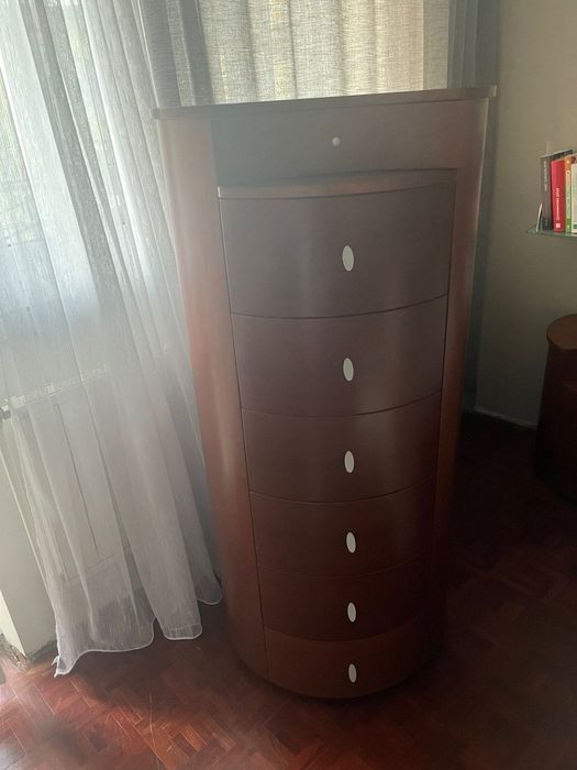 Висок скрин от MDF с чекмеджета – 132 см