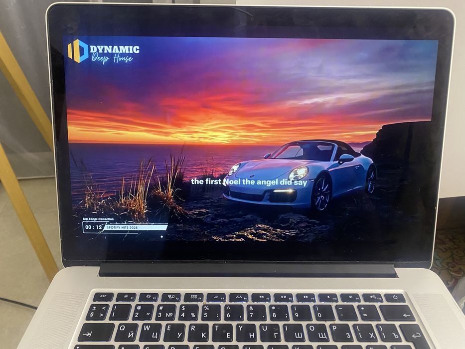 Продам макбук 15.6