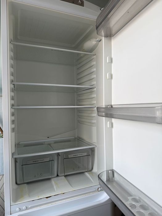 Холодильник ARISTON