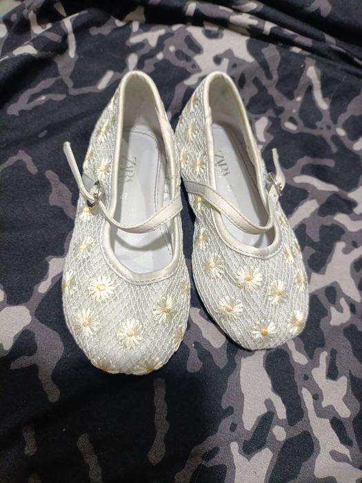 детская обувь на девочку