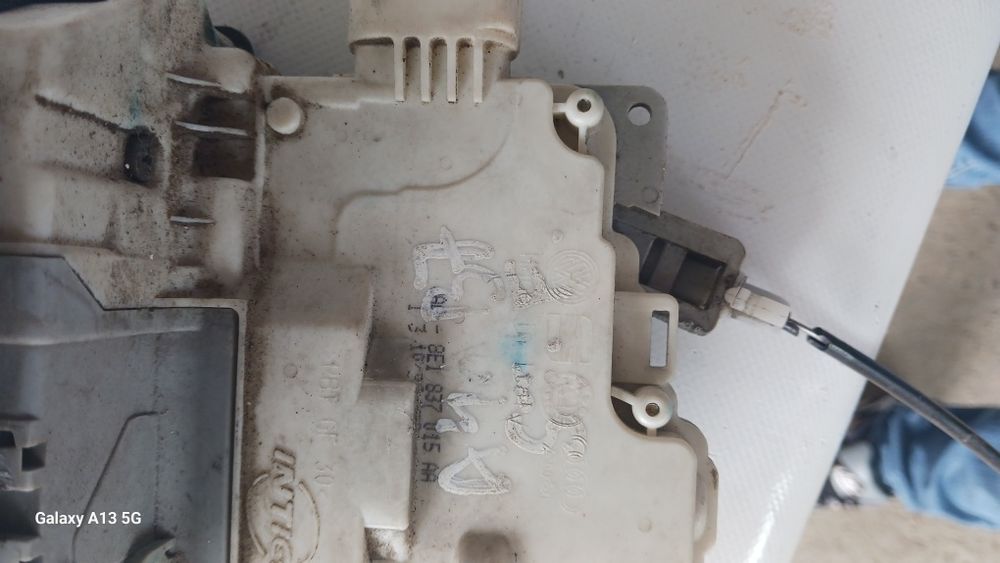 Vând broască de usă audi