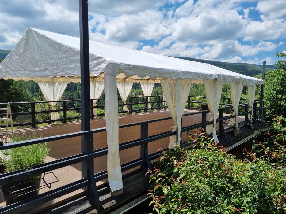 Aranjamente florale cort de inchiriat Inchiriez cort mese scaune flori