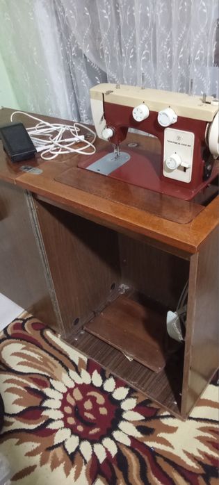 Srochna tikuv mashinasi sotiladi ideal holatda chayka