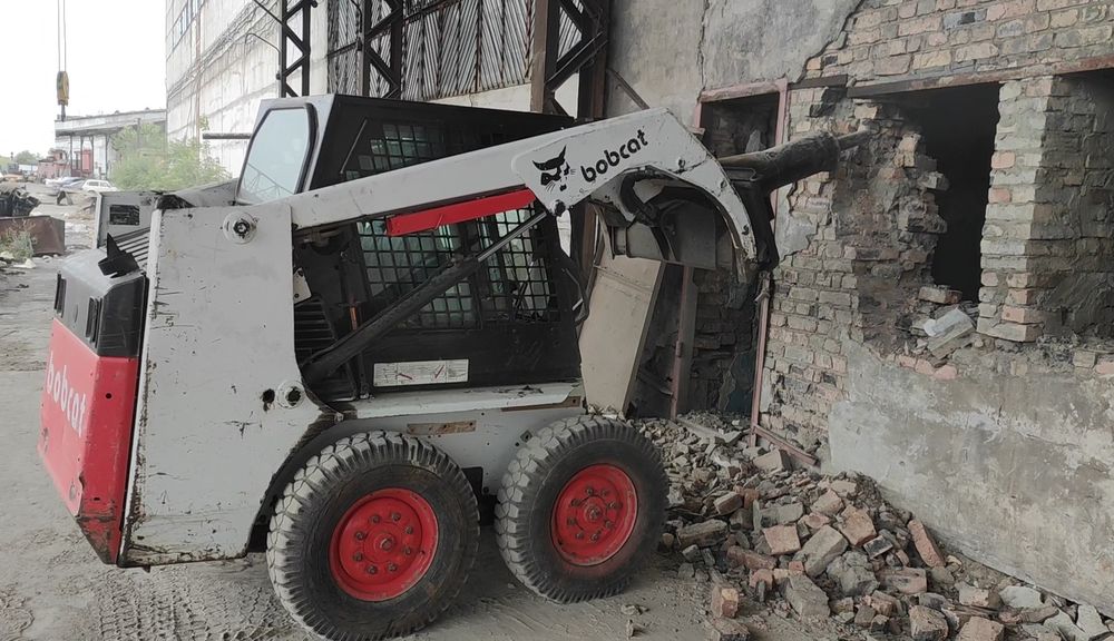 Минипогрузчик, гидромолот