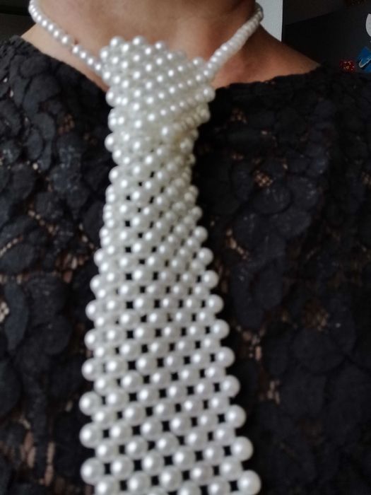 Естравагантно перлено колие, Ново