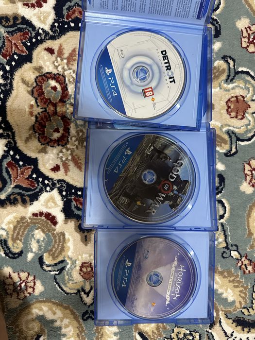 Диски от ps4 почти новые