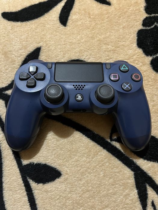 Maneta,ps4 putin  folosita dar e ca noua….