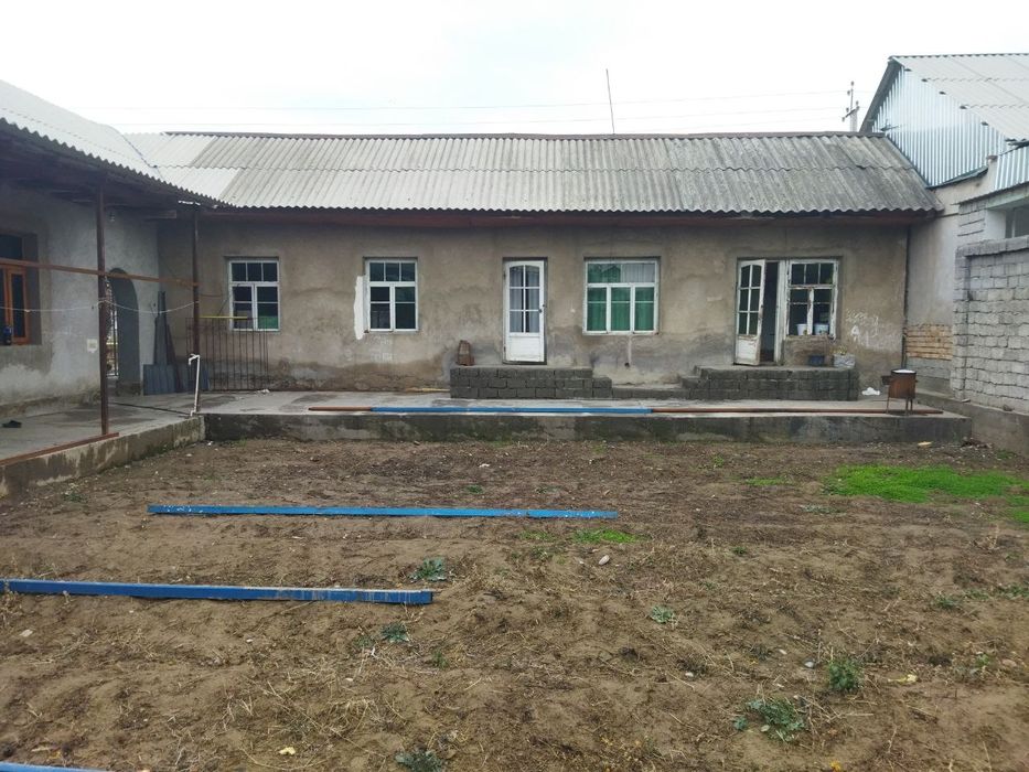 Усчастка сотилади.дом продаётся