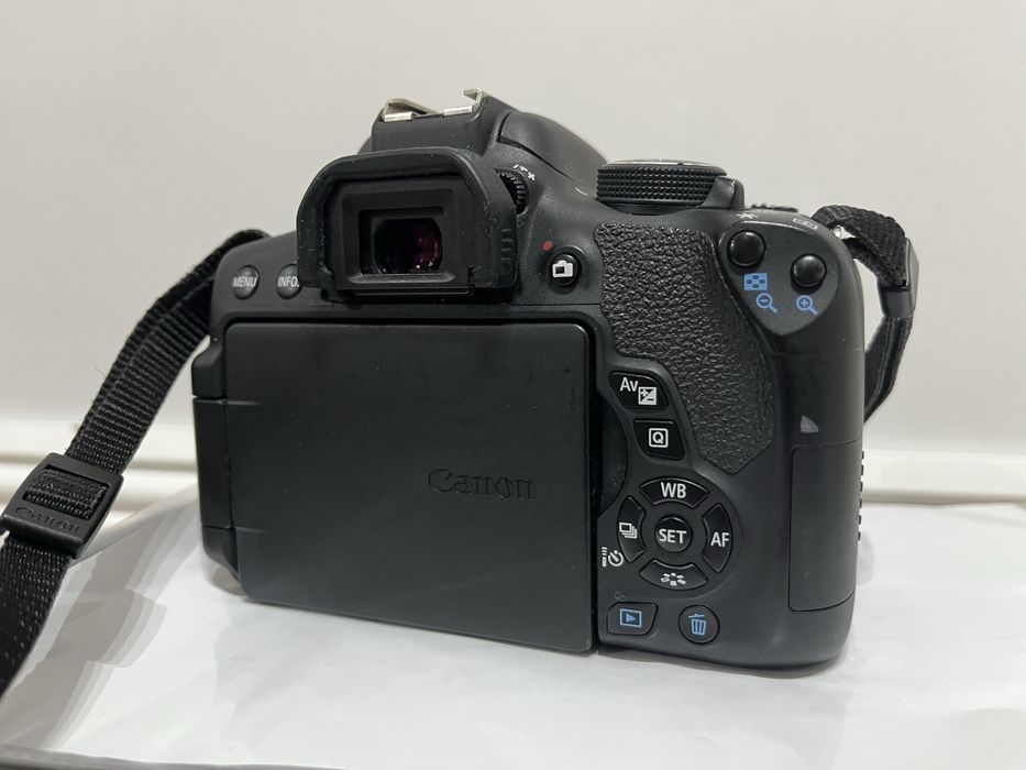 Canon EOS 750D - Топ състояние