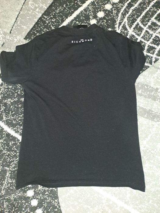 Vand tricou john richmond