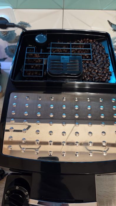 Expresor Automat DeLonghi Capuccino ECAM 23.460.
Utilizat 3 ani si jum