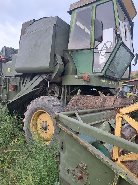 Combina John deere  730  John deere  630