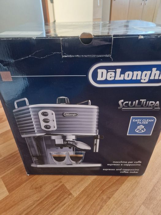 Espressor manual si cappuccino DeLonghi Scultura +capsule