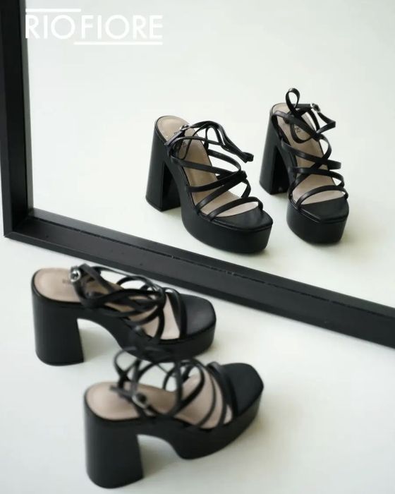 Продам босоножки на платформе