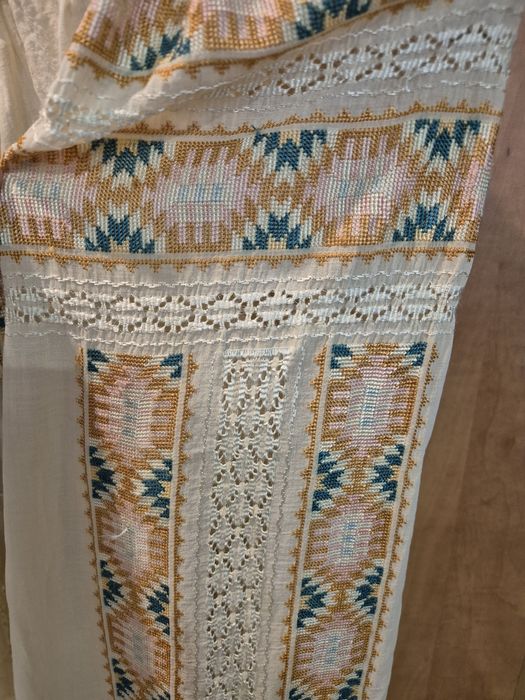 Ie traditionala veche
