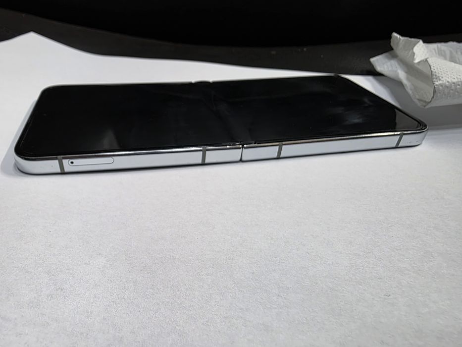Samsung Galaxy Flip5  5G  Mint 256GB 8GB-RAM Liber de retea Stare EXCELENTA