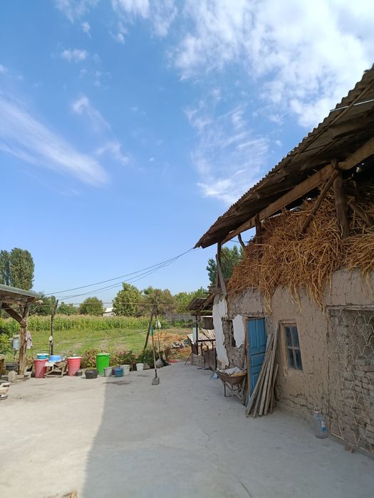 Участка ховли  ери билан сотилади